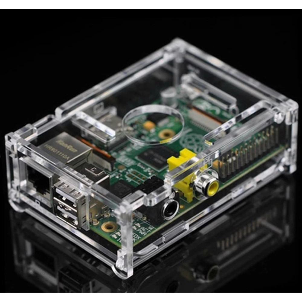 Caja acrílica para Raspberry Pi modelos A y B mostrando ranuras de ventilación