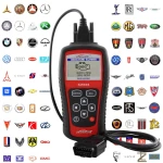 Herramienta de diagnóstico KW808 conectada a puerto OBDII de vehículo