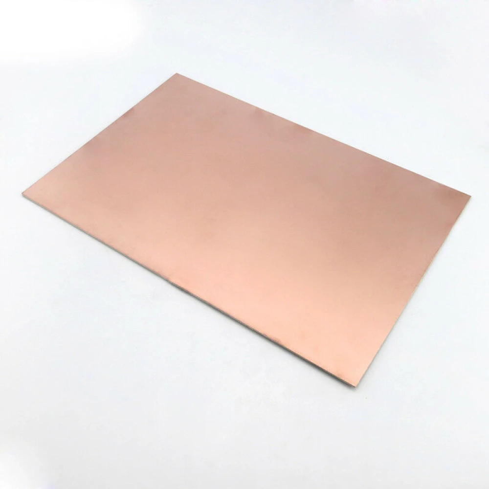 Detalle del revestimiento de cobre en placa PCB 20x30cm una cara