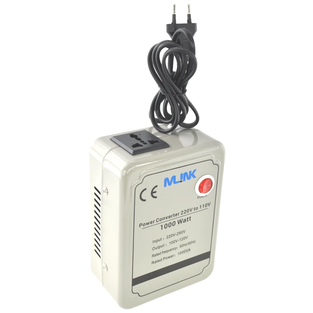 Detalle del enchufe universal del transformador 220v a 110v 1000w