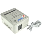 Detalle del enchufe universal del transformador 220v a 110v 2000w