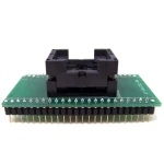 Zócalo adaptador TSOP48 a DIP48 en primer plano para programadores